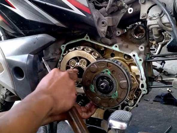 Cara Membersihkan Injeksi Honda Beat. Ini Cara Membersihkan Injektor Motor Agar Mesin Mudah Menyala