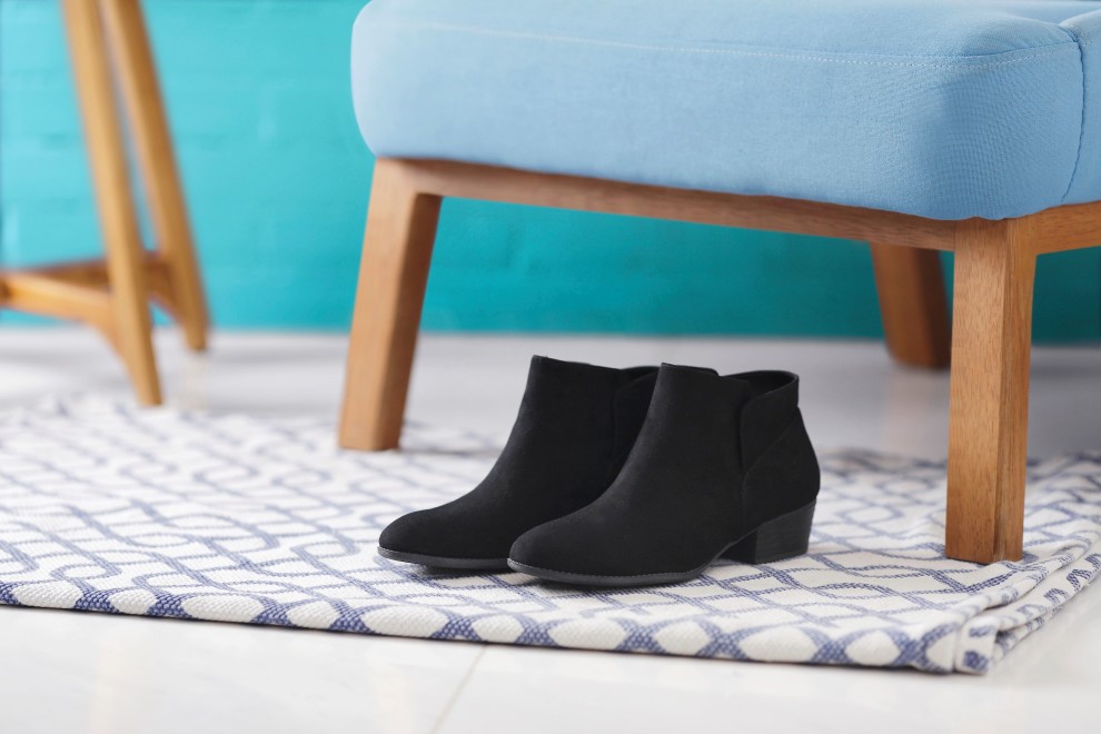 Cara Menghitamkan Sepatu Kain Tanpa Semir. Panduan Cara Menghitamkan Sepatu