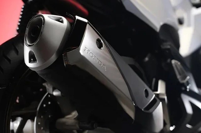 Penyebab Motor Matic Berasap. Kenapa Knalpot Motor Tiba-tiba Berasap?