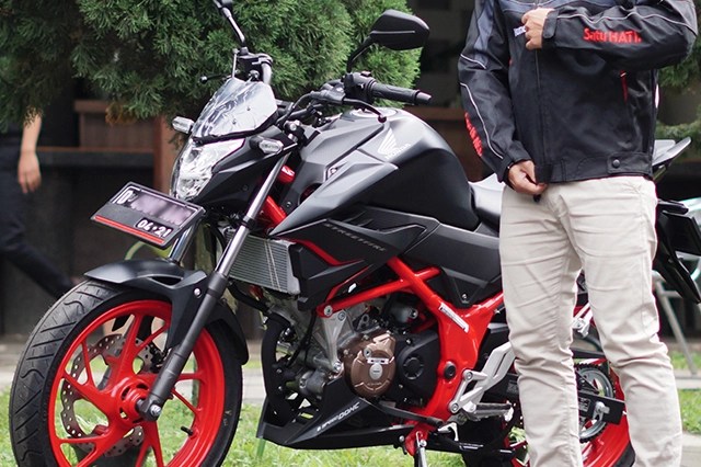 Torsi Cb150r. Team CB150X atau CB150R Streetfire?