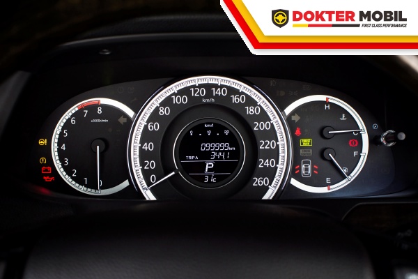 Indikator Kunci Menyala. 7 Tanda Lampu Indikator Kunci Menyala dan Maknanya