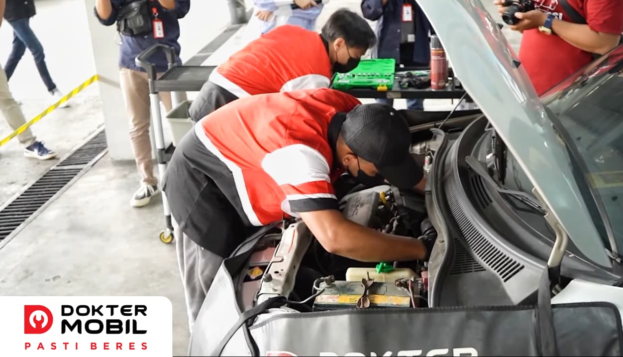 Penyebab Kompresi Bocor. 8 Penyebab Kompresi Mobil Bocor, Piston Penyebabnya?