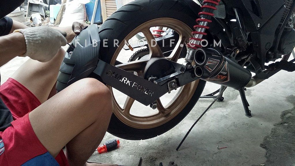 Cara Pasang Mudguard Motor. Aksesoris Motor » [Terpasang di Verza] Mud Guard Shark Power