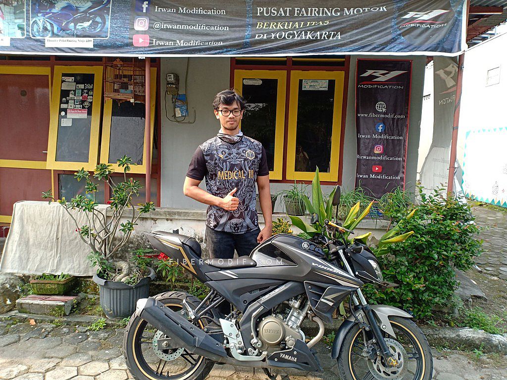 Vixion Black Matte. [Terpasang] Body Belakang Custom Vixion R