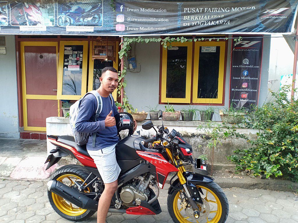 Vixion Black Matte. [Terpasang di Vixion Advance] Headlamp MT15 Custom