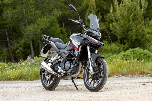 Harga Viar Vortex 250. Benelli TRK 251 dan Viar Vortex Jadi Motor Adventure Dengan