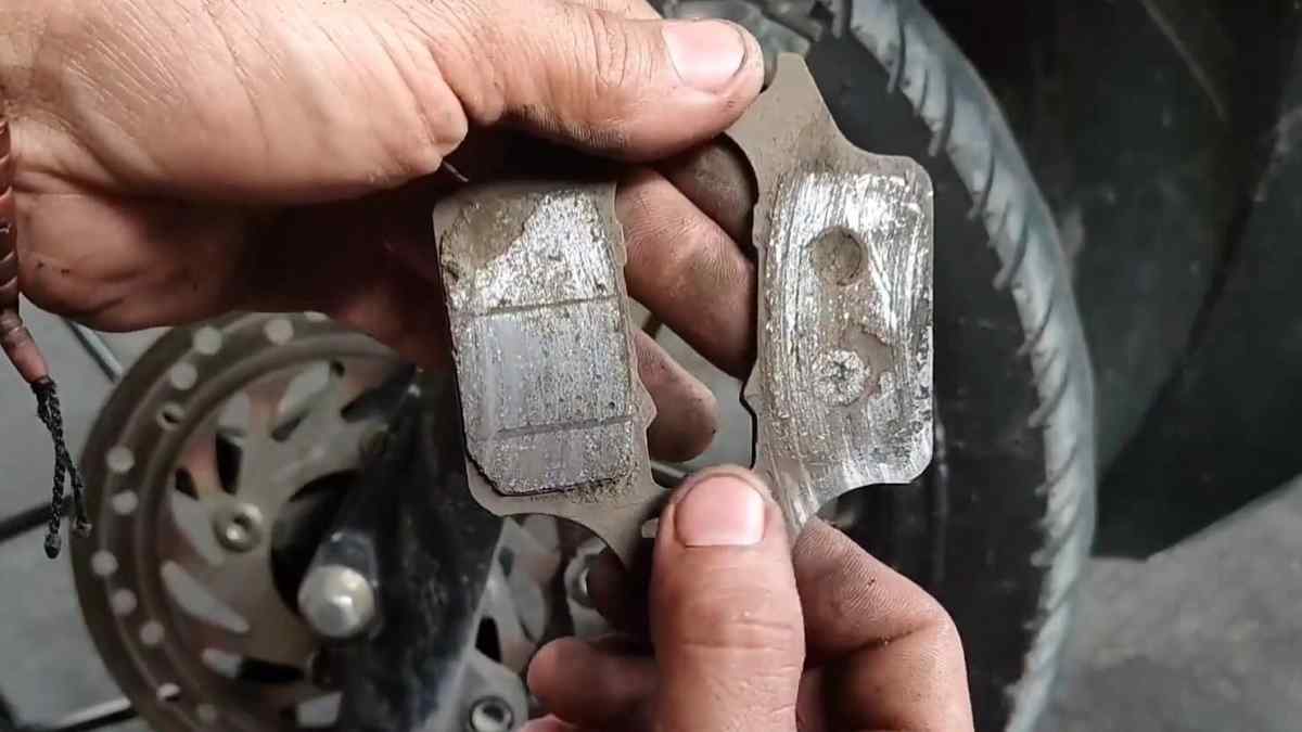 Kampas Rem Depan Habis. Ciri Kampas Rem Depan Motor Habis dan Cara Mengatasinya
