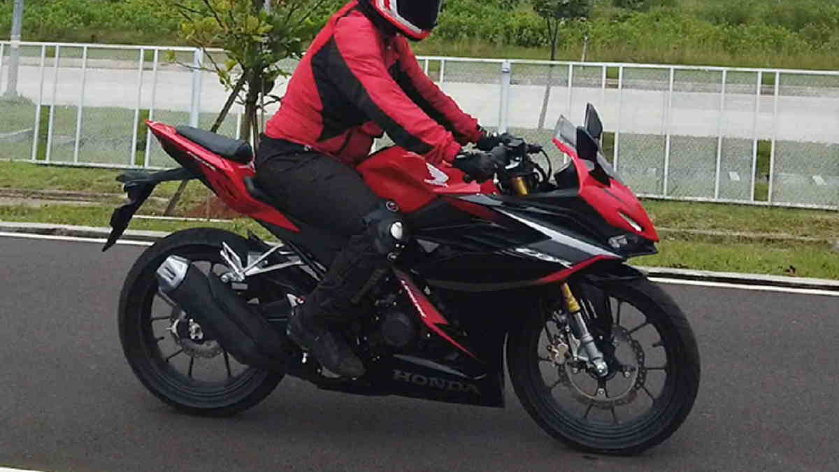 Cara Menikung Dengan Motor Kopling. Cara Mengerem Motor Kopling dengan Aman di Tikungan