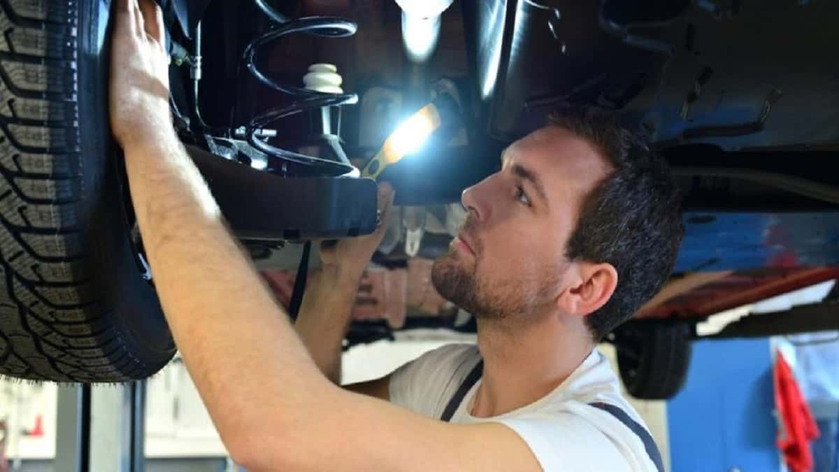 Ciri Ciri Gardan Rusak. Ciri-Ciri Gardan Mobil Rusak, Segera Perbaiki Agar Tidak Semakin
