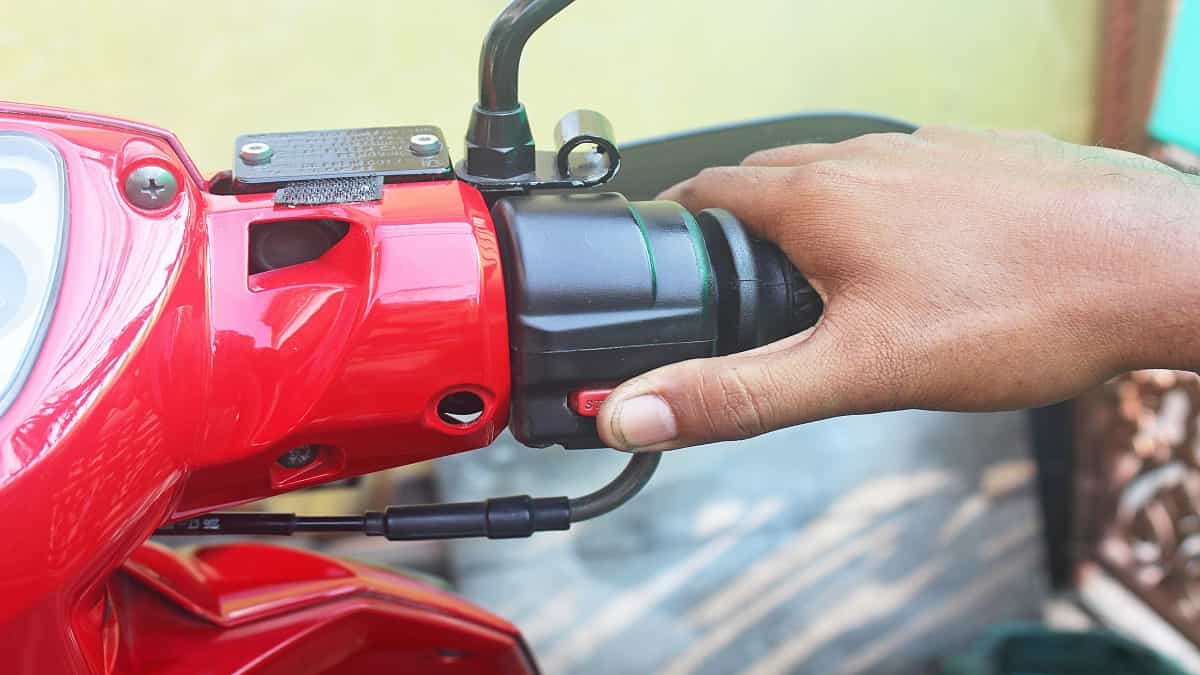 Motor Tidak Bisa Distarter Padahal Aki Baru. Motor Susah distarter Walaupun Aki Baru, Simak Beberapa