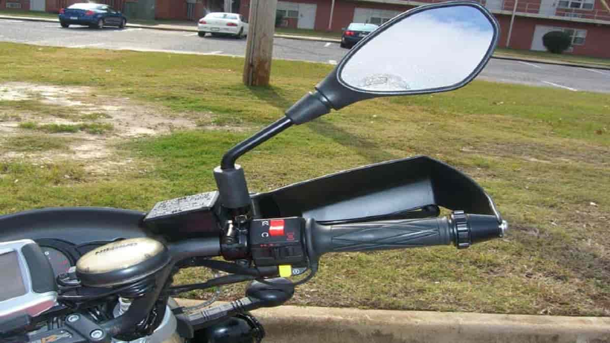 Spion Variasi Yang Aman. Cara Agar Spion Motor Tidak Getar dan Supaya Aman Selama
