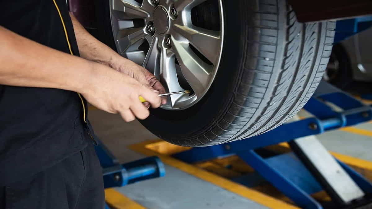 Cara Membuka Mur Yang Keras. Cara Membuka Baut Mobil yang Keras Menggunakan Beberapa