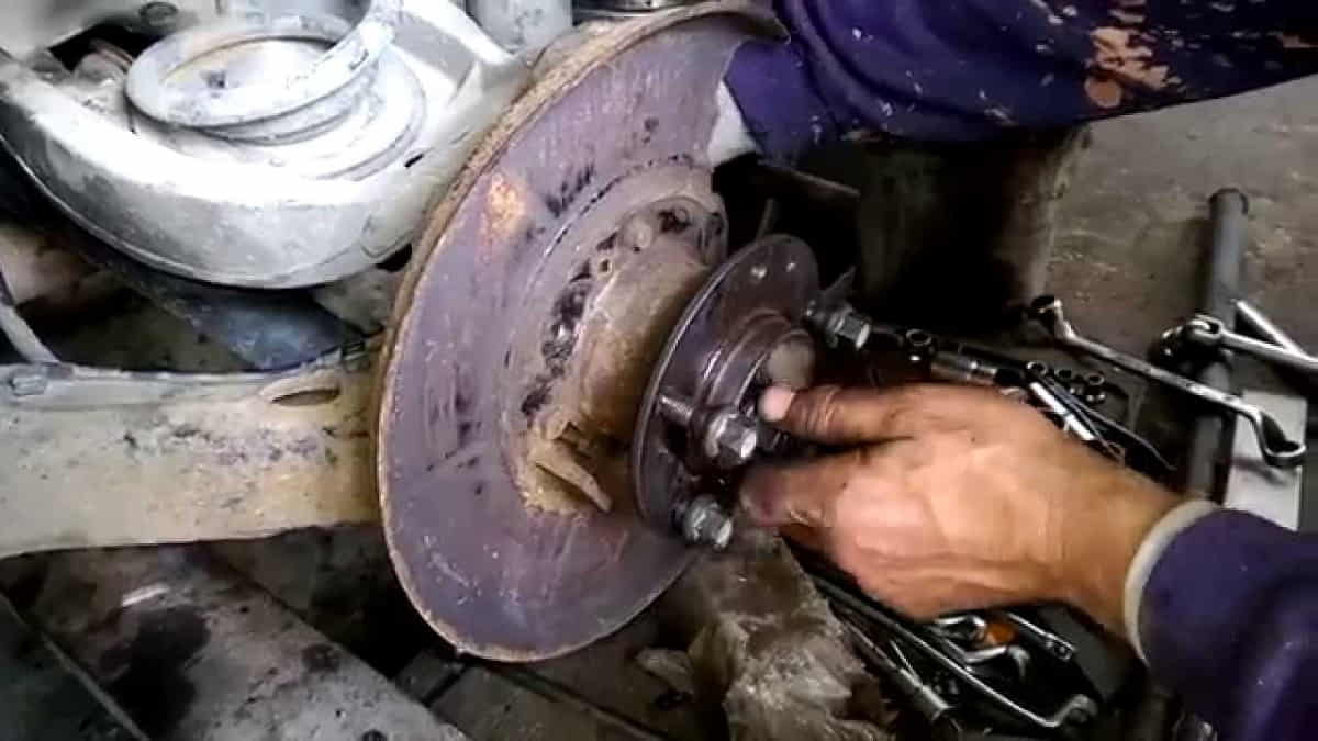 Cara Membuka Bearing. Cara Mengganti Bearing Roda Belakang Mobil, Para Pemula Wajib