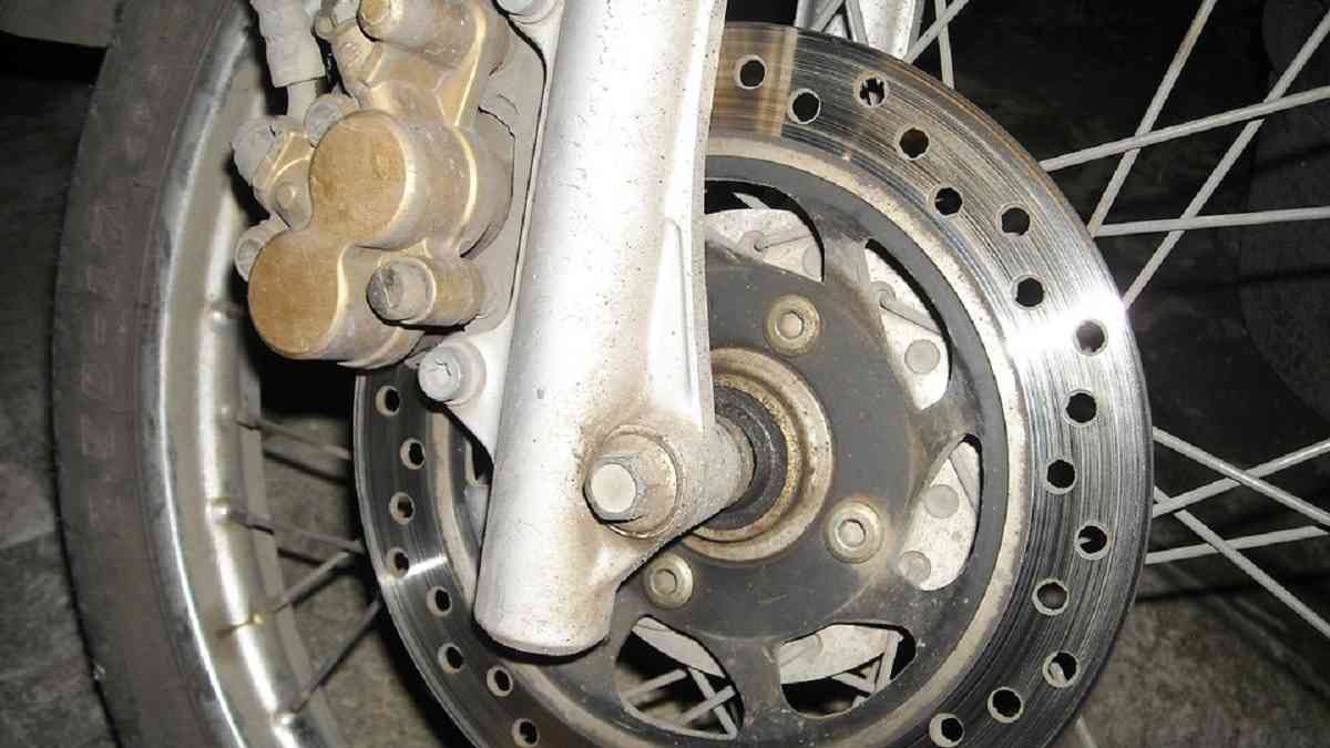 Rem Depan Motor Ngunci. Rem Cakram Mengunci, Ini Penyebab dan Cara Menghindarinya