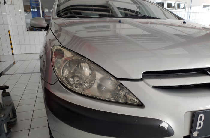 Cara Membersihkan Reflektor Lampu Mobil. Menjaga Reflektor Headlamp Peugeot Lawas