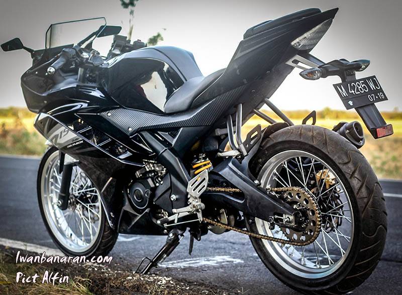 Modif R15 Pake Pelek Ruji. Yamaha R15 pelk jari-jari. Ini baru beda......