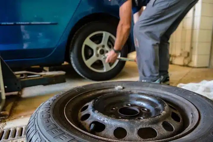 Cara Membuka Usaha Bengkel Motor. Panduan Lengkap Cara Bisnis Usaha Bengkel Motor yang