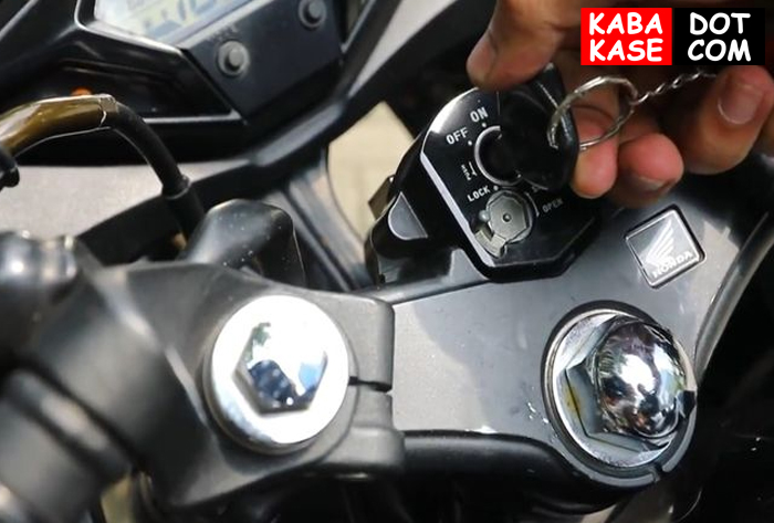 Cara Mengunci Stang Motor. Cara Kunci Stang Motor Kawasaki KLX