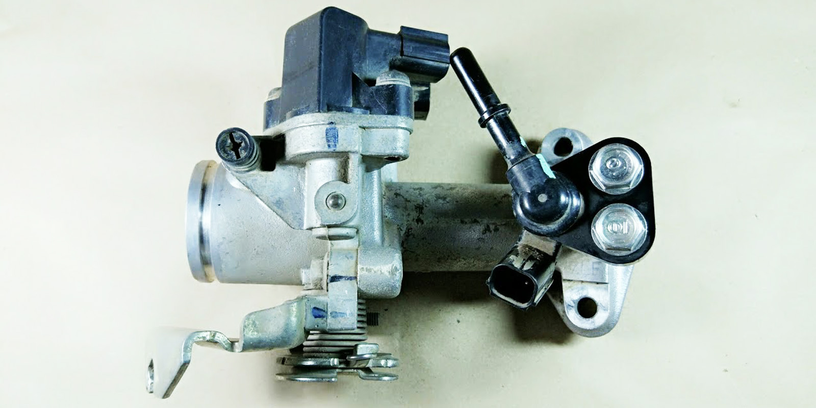 Servis Throttle Body. Throttle Body akan menjadi lebih awet, ini yang harus dihindari
