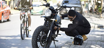 Berapa Km Ganti Oli Motor. Ganti Oli Motor