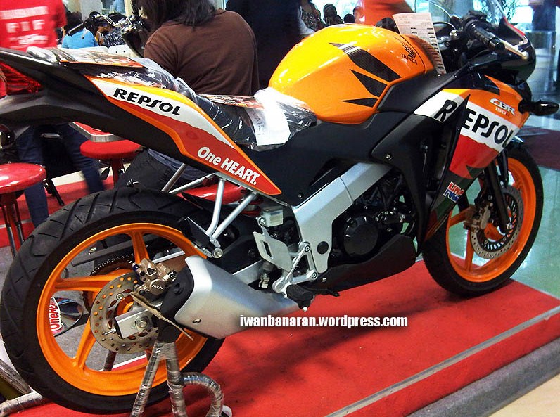 Cara Merawat Cb150r. Cara Merawat Motor Honda CB 150R Agar Awet Tahan Lama