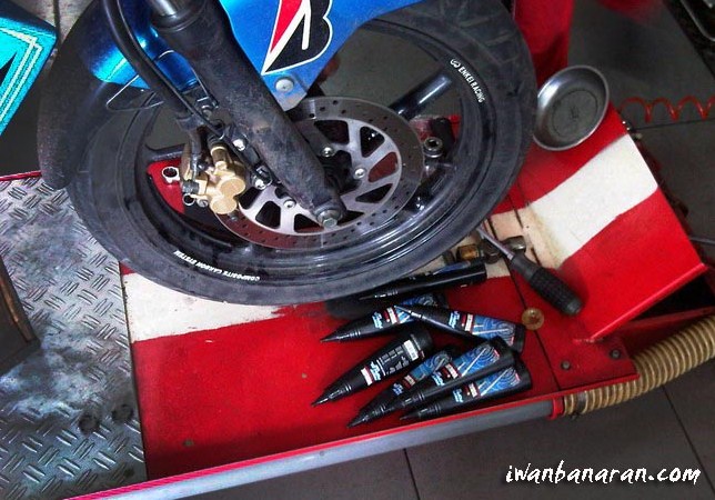 Cara Ganti Oli Shock Depan Gl Pro. Cara Mudah Mengganti Oli Shockbreaker Depan Motor dilengkapi