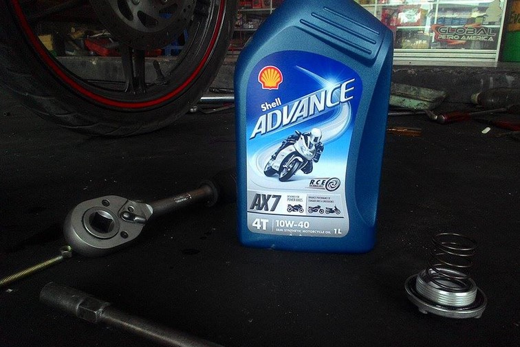 Vixion Pakai Oli Shell Advance Ax7. Review Shell Advance AX7 10W-40 di New Vixion Lightning Tarikan