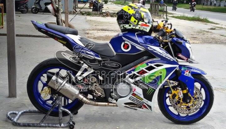 Modifikasi New Vixion Half Fairing. Modifikasi Yamaha New Vixion Lightning Half Fairing Movistar
