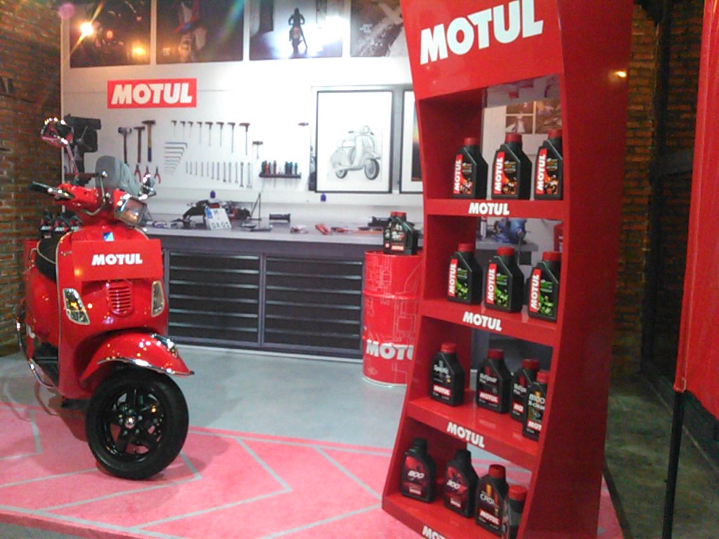 Perbedaan Motul Scooter Le Dan Expert. Motul Indonesia Meluncurkan 3 Varian Pelumas Khusus Skuter