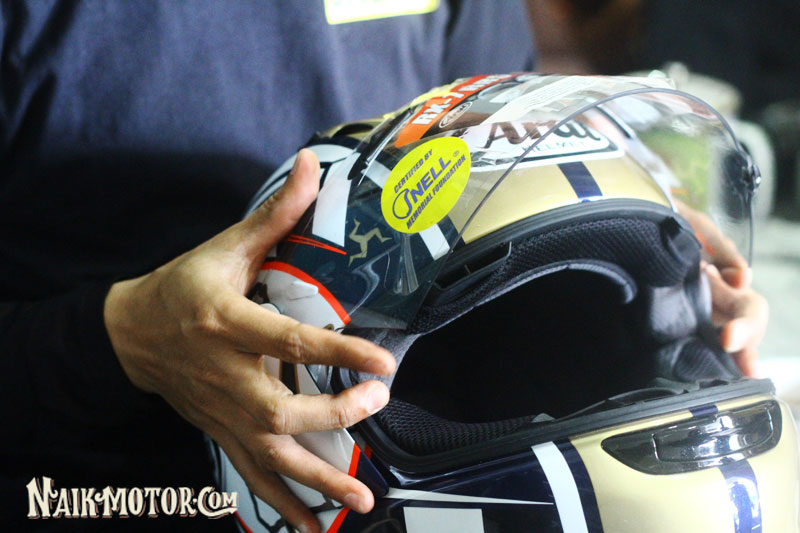 Cara Memasang Kaca Helm. Trik Pasang Visor Helm Arai Agar Side Spot Tidak Patah dari