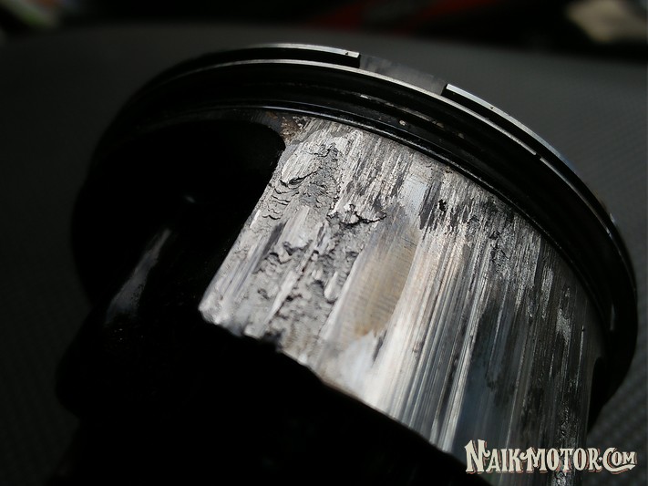Efek Seher Baret. Bikin Motor Loyo, ini Dia Penyebab Dinding Piston Sepeda Motor