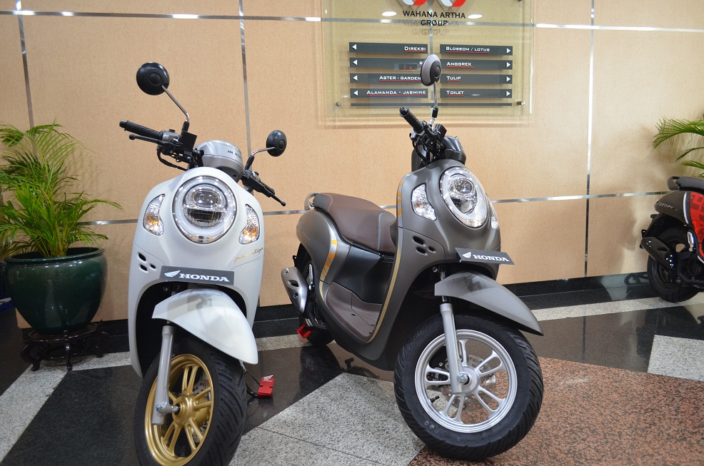 Helm Untuk Motor Scoopy. Scoopy Diluncurkan di Jakarta-Tangerang Bagasi Muat Helm