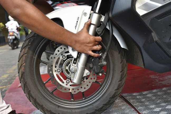 Kenapa Ban Depan Motor Goyang. Sepeda Motor Goyang Saat Dikendarai, Periksa Bagian-bagian ini