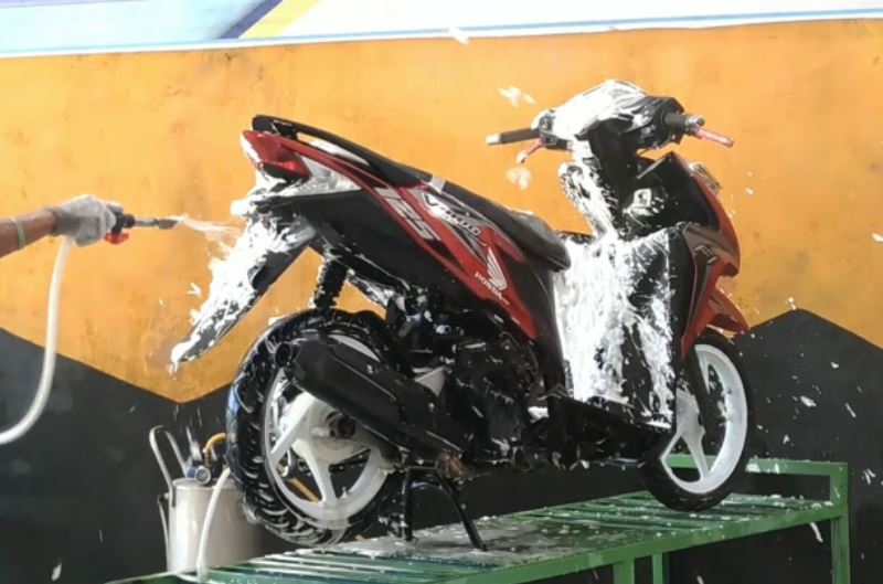 Cara Mencuci Sepeda Motor. Begini Cara Mencuci Sepeda Motor yang Baik dan Benar