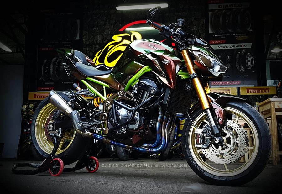 Velg Motor Warna Bunglon. Modifikasi Kawasaki Z900 : Pengaplikasian Warna Bunglon