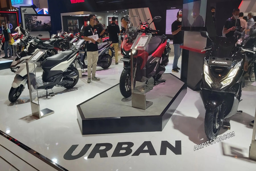 Perbedaan Nmax Dan Pcx. Irit Mana? Perbedaan Konsumsi BBM Honda PCX 160 dan NMAX