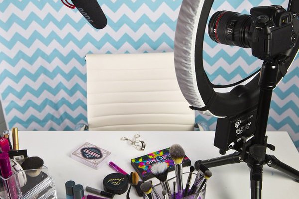 Cara Membuat Lighting Studio Sendiri. Bikin Studio Sendiri Buat Nge-Vlog Yuk!