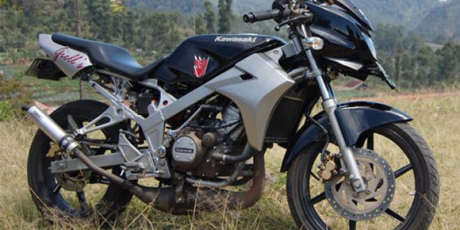 Tempat Aki Ninja Rr New. Mencegah kerusakan flasher Ninja 150 saat musim hujan