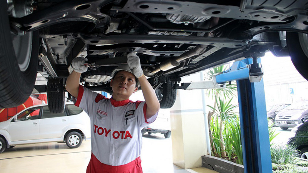 Mesin Mobil Bunyi Saat Di Gas. 6 Bunyi Berisik di Mobil Kamu yang Harus Diperiksa