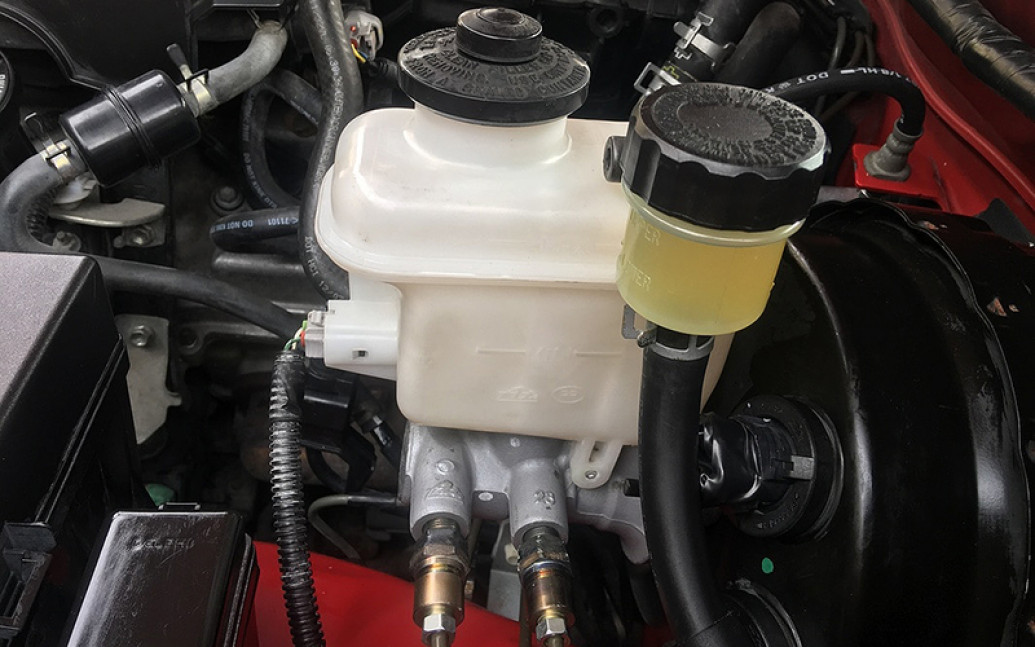 Biaya Perbaikan Minyak Rem Mobil Bocor. Hati-hati Rem Blong, Ini Ciri-ciri Master Rem Mobil Rusak