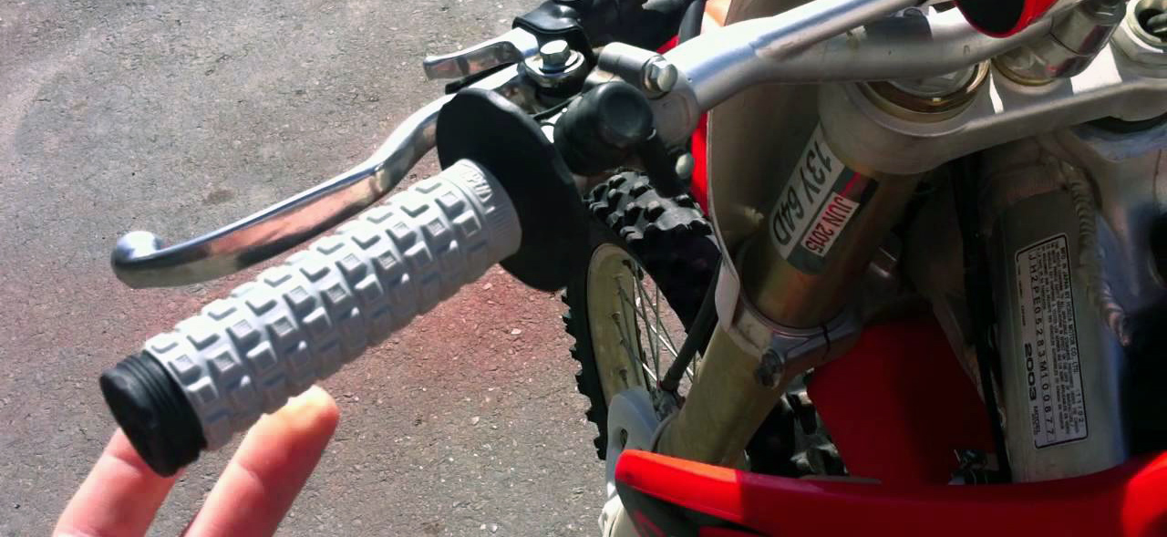 Cara Melepas Handgrip Sepeda Motor. Cara Mudah Mengganti Hand Grip Motor Trail