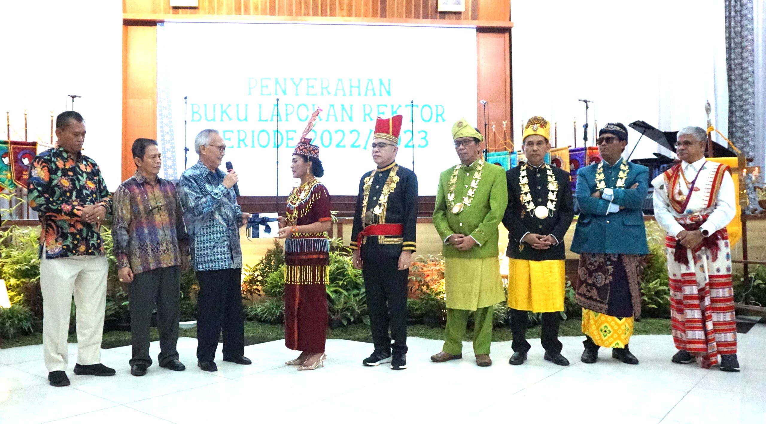 Salam Satu Hati. Dies Natalis Ke-67 UKSW, Satu Hati Menghidupi Creative Minority