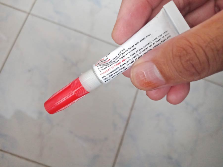 Cara Menghilangkan Bekas Lem Alteco Di Tangan. 7 Cara Menghilangkan Lem Super Glue di Tangan