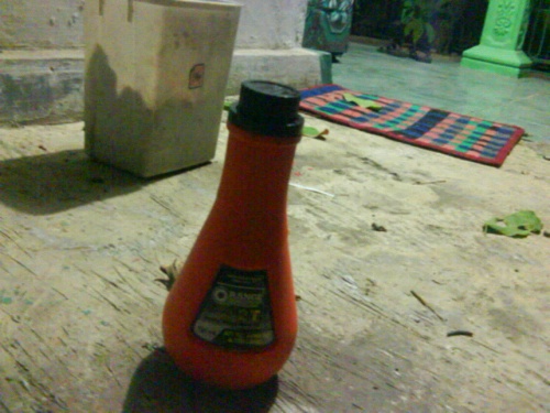Oli Samping Wangi Jeruk. Botol oli unik